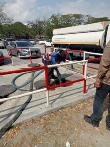 Saaddee.com หจก.สะอาดดีบริการ บริการรถดูดส้วม รับดูดส้วม รับสูบส้วม รับดูดบ่อดักไขมัน รับลอกท่อระบายน้ำเสีย ท่อตัน ส้วมตัน สูบบ่อเกรอะ ดูดบ่อเกรอะ สูบบ่อดักไขมัน สูบไขมัน ดูดไขมัน ท่อน้ำอุดตัน สมุทรปราการ บางนา บางพลี บางปู บริการครบวงจร